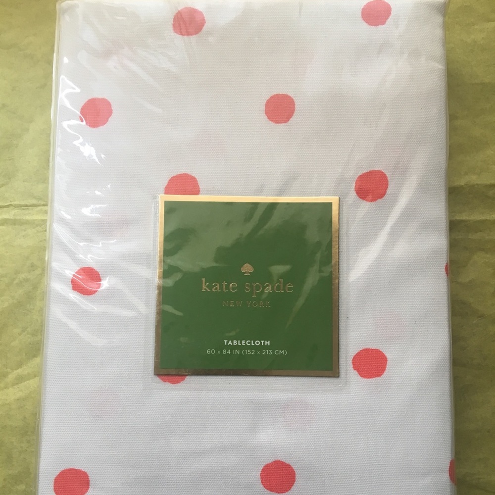 Chic Kate Spade ♠️ (New) Polka dot table cloth